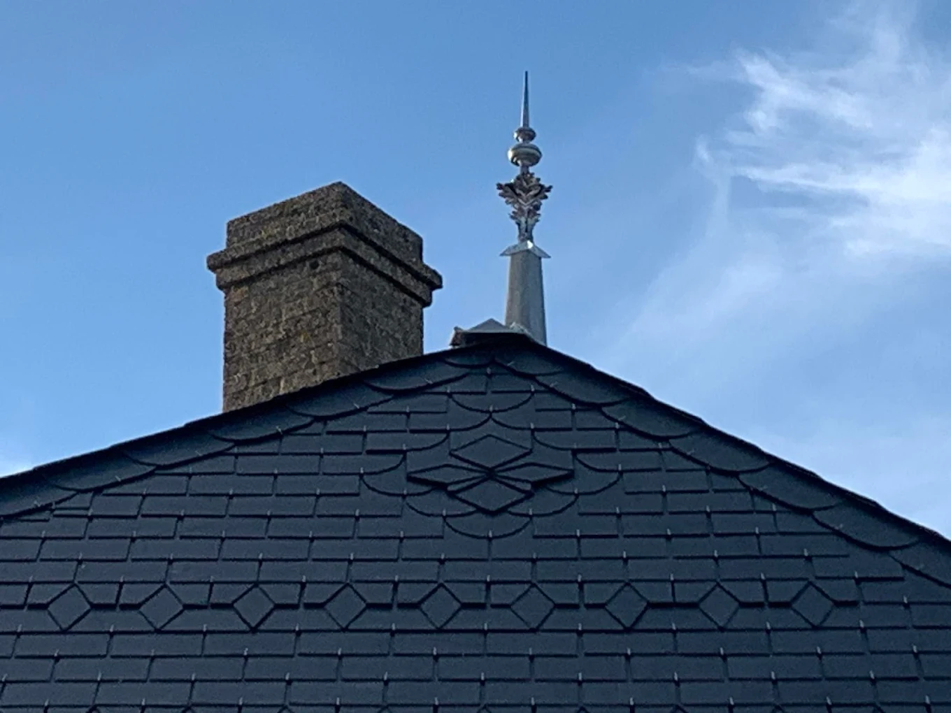 Rénovation de toiture en ardoises par Spécialiste Pour Toi, couvreur aux Sables-d’Olonne