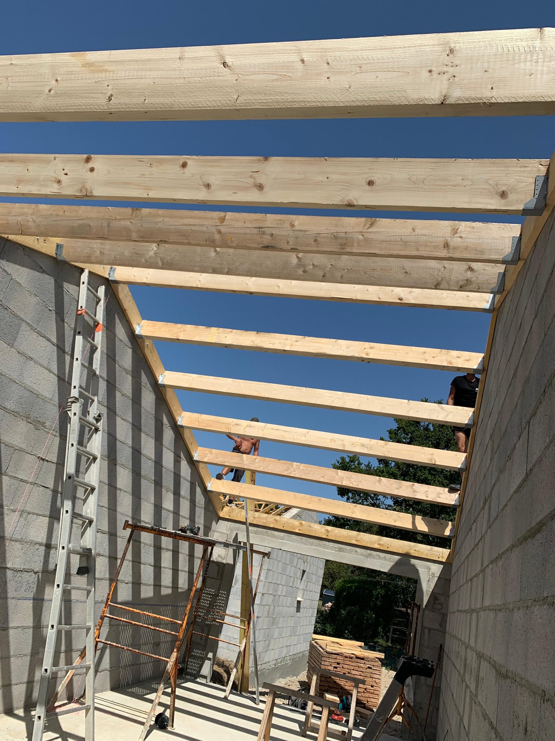 Travaux de rénovation de charpente en bois par Spécialiste Pour Toi, couvreur aux Sables-d’Olonne